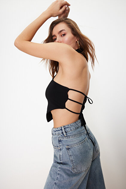 Trendyolmilla Siyah Dik Yaka Crop Sırt Detaylı Omzu Açık Örme Bluz