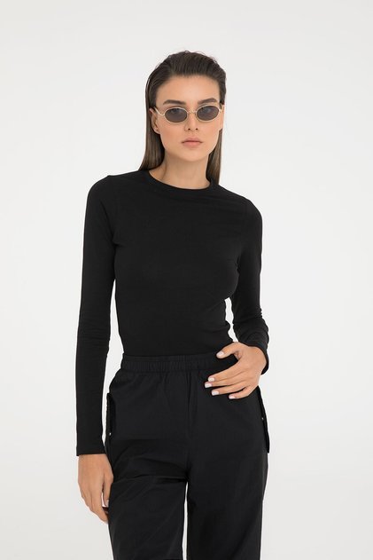 Baumwoll-Rundhalsbluse in Schwarz