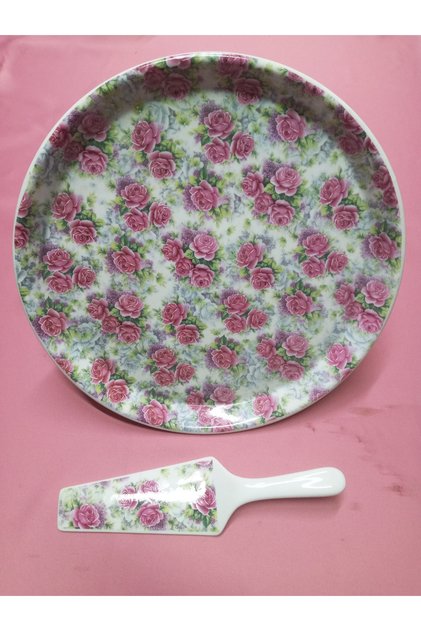 Porselen ayaklı pastalık ve Spatula