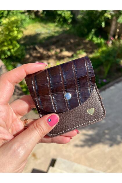 Kare Model Kahverengi Kroko Baskılı Hakiki Deri Kalp Detaylı Bozuk Para Cüzdanı & Airpod Kılıf