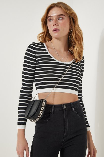 Woman's Black Striped Ribbed Crop Knit Blouse PF00067