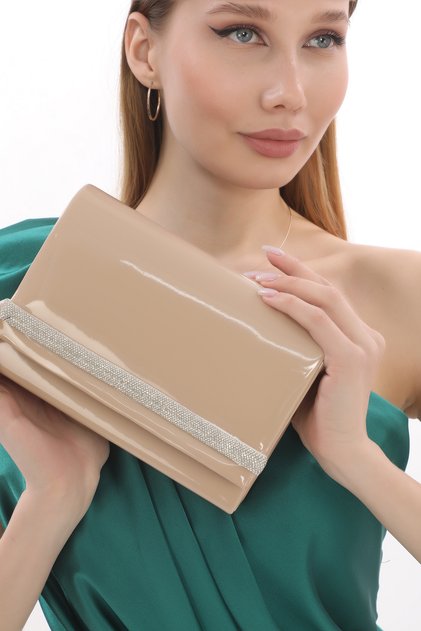 Skin Colored Shiny Patent Leather Stone Evening Dress Bag with Magnetic Cover and Can Be Used in Hand and with Shoulder Strap