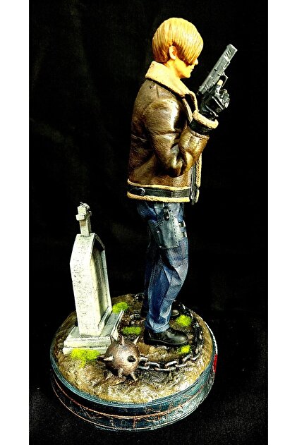 Genel Markalar Resident Evil 4 Leon Figür Resident Evil 4 Leon