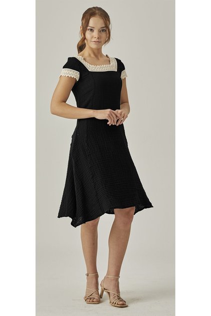 MUSLIN COLLAR LACE POCKET MIDI DRESS