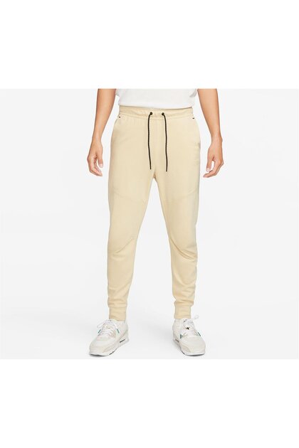 nike slim fit tech fleece