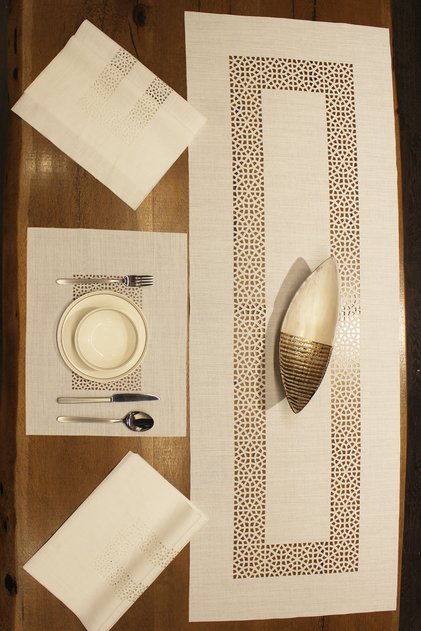 Custom Tableware / Runner 6 Pieces Napkin American Service / Laser Cut
