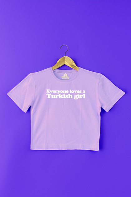 so cool Crop T-shirt Everyone Loves A Turkish Girl Baskılı Lila