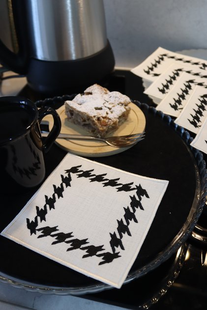 Goose Feet Patterned Coffee Side Serving Napkin (6 pieces)