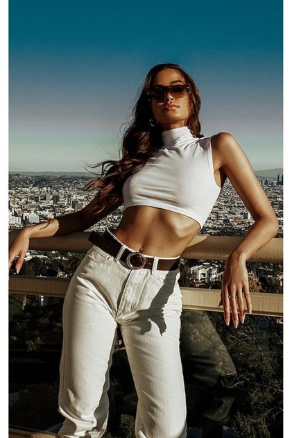Zero Sleeve Turtleneck Crop Body