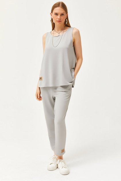 Women's Gray Sleeveless Loose Blouse Bottom Top Crystal Suit TKM-19000271
