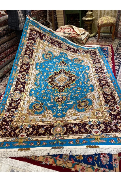 El Dokuma İran Tebriz Halısı imzalı ipek yün karışımı kök boya renkler muhteşem ebat 2.55x1.93