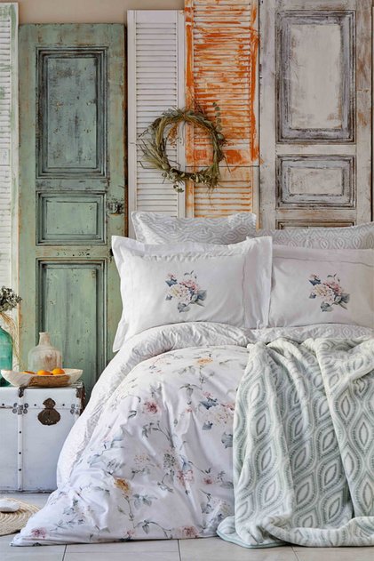Luminosa Salmon Duvet Cover Set and Soft Spanish Blanket Set