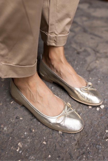 CAMPO WOMEN'S GOLD GOLD GERECK LEATHER BALLERINE STYLE FLAT SHOES