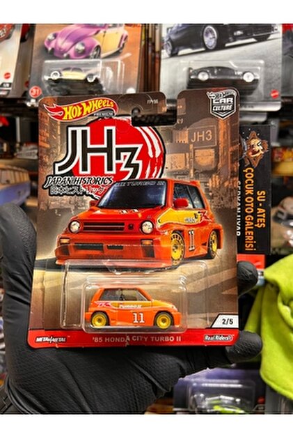 HOT WHEELS Premium - Mad Mike Mazda RX-3 Wagon (1/64) Ronin Run