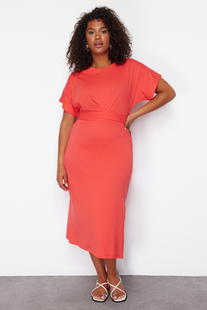 Rochie tricotată din bumbac 100% roșie, cu croială dreaptă, cu detaliu de legare și șliț, lungă/maxi TBBSS22EL1640