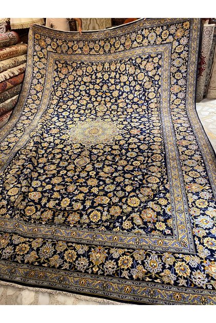 El Dokuma İran Keşan Halısı İmzalı Pamuk Üstü Yün Dokuma Olup Kök Boya Ebatı 425x307