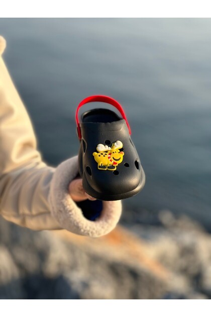 Children's Slippers Sandals Home Slippers Non-Slip Sea Pool Bathroom Slippers Stylish Crocs