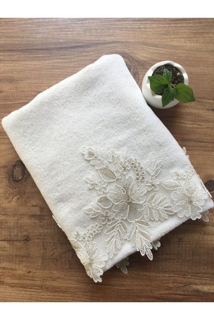 Lorena Velvet Hand Towel