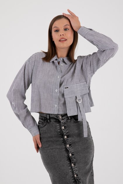KOYU GRİ ÇİZGİLİ CROP GÖMLEK CEP DETAYLI