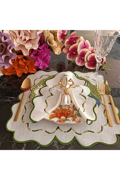 Green and marbled green detailed Placemat, 4 pieces, made of stain-resistant fabric.