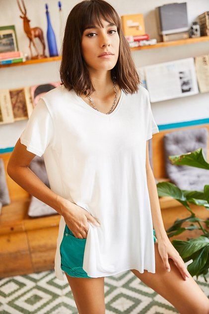 Women's Ecru V-Neck Loose Loose T-Shirt with Side Slits TSH-19000582