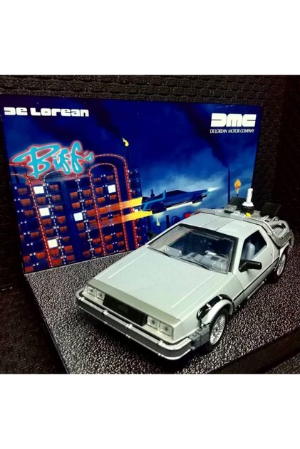 Delorean Back To The Future 2 Sergileme Standı Ile Birlikte Diecast Model Metal Araba