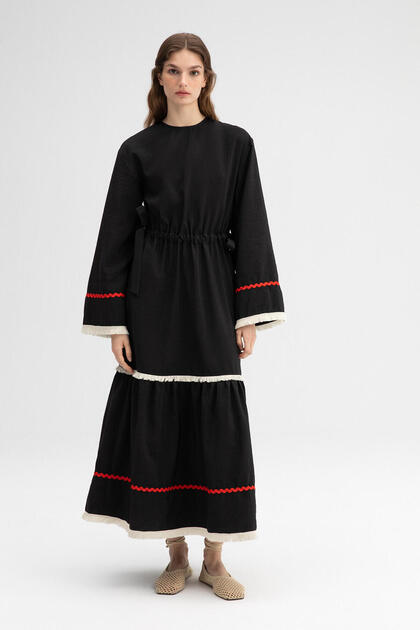 Kupra-Kleid mit Quastendetail