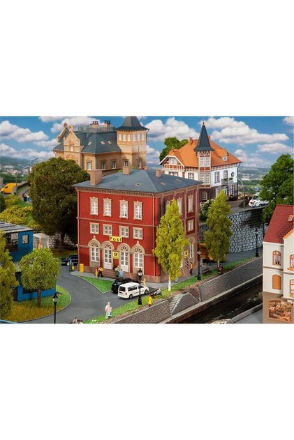 130618 1/87 Post Office Unassembled Plastic Model