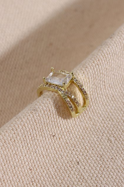 Kare Taşlı Gold Renk Kıkırdak Küpe