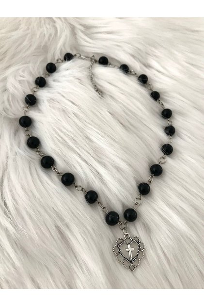 Gothic Haç Figürlü Siyah Cam Inci Kolye