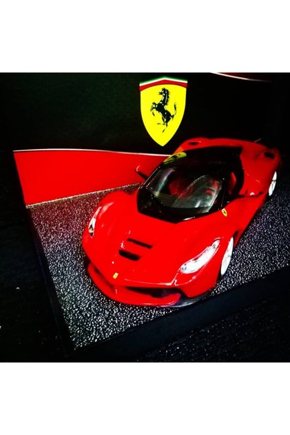 Ferrari Laferrari Sergileme Standı Ile Birlikte Diecast Model Metal Araba