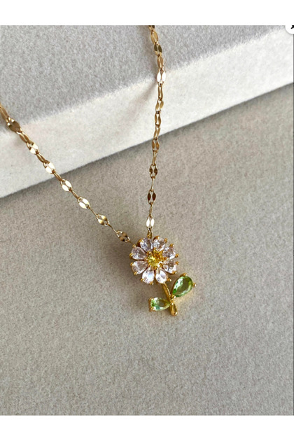قلادة من الفولاذ المقاوم للصدأ موديل ديزي مرصعة بحجر الزركون الذهبي