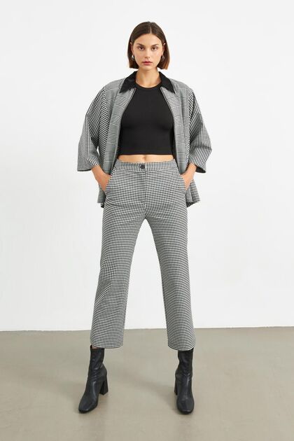 Black Goose Feet Pipe Leg Trousers