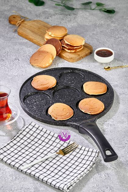 28 Cm Granite Cast Emoji Pancakes Pan - Black