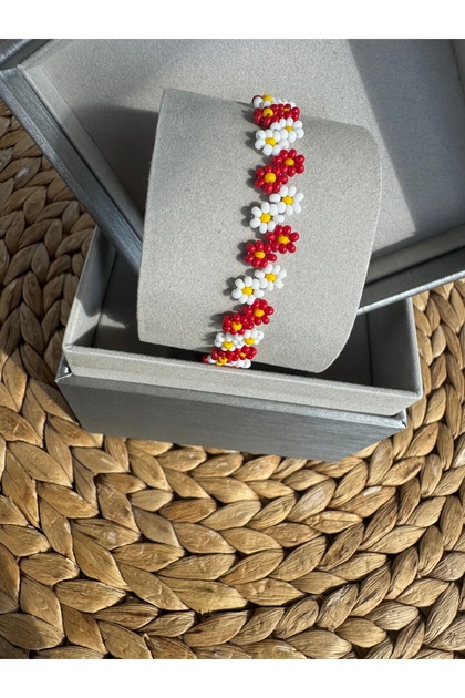 Tiny Steps Seed Bead Daisy Bracelet