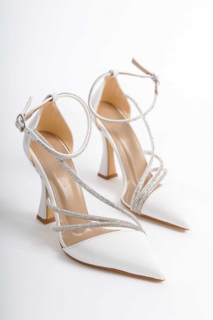 Stylish Heeled Shoes with Stone Detail Band