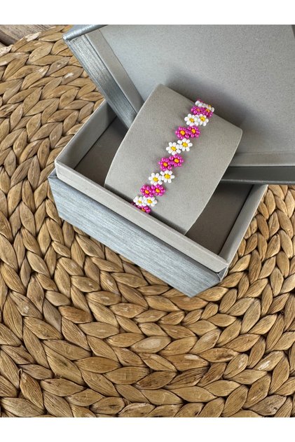 Tiny Steps Seed Bead Daisy Bracelet