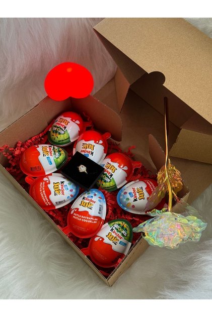 8 Adet Kinder Joy 1 Adet Yüzük Sonsuzluk Gülü