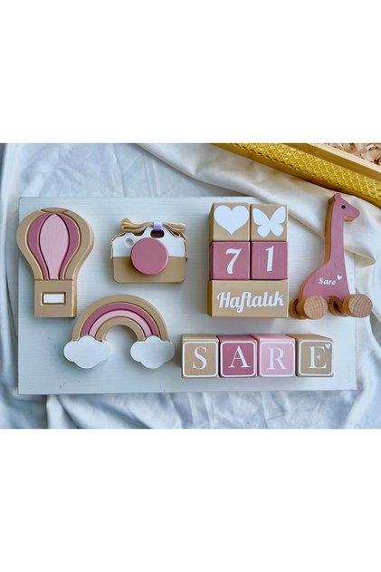Krem pembe 4 HARFLİ İSİM KÜPLÜ OBJELİ SET