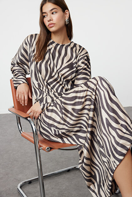 Trendyolmilla Modest Bej Krinkle Örme Animal Zebra Desenli Elbise