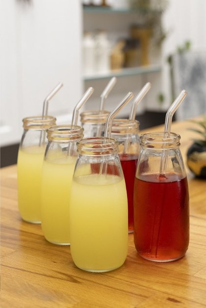 6 Pieces Glass Cup with Straw Milkshake, Soft Drink and Cocktail Glass Bottle Set - With Leak Proof Lid