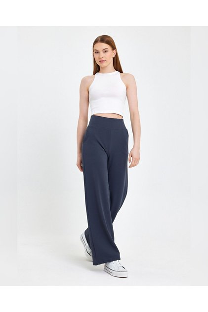 Women's trousers with corsage belt