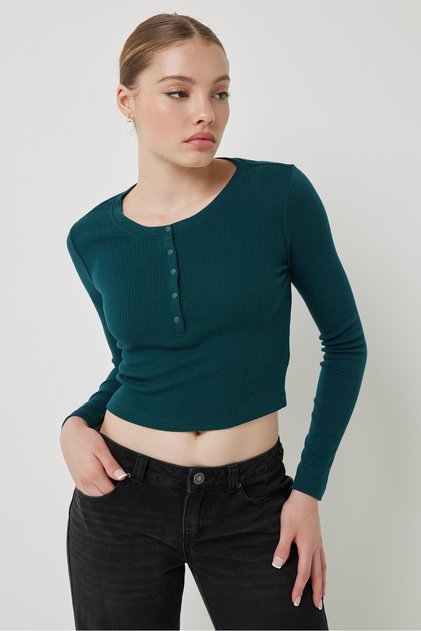 Crop Tee with Snap Buttons