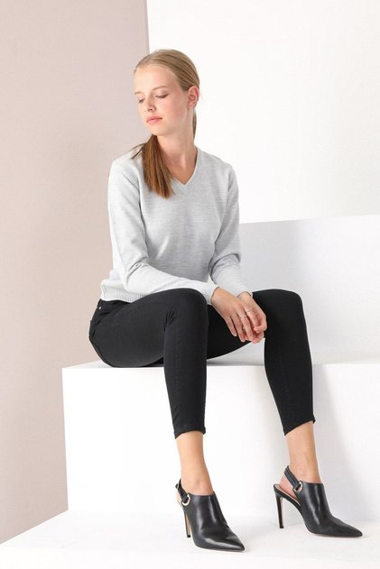 Women's Light Gray V-Neck Knitwear Sweater