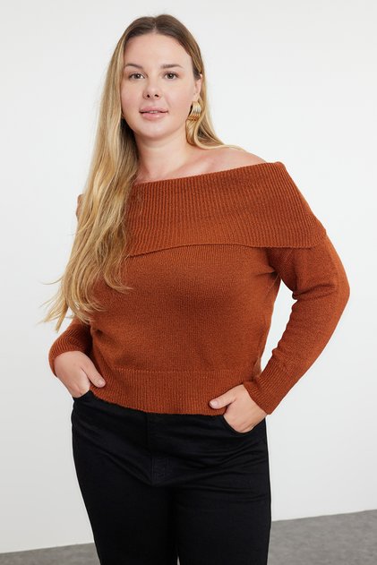 Pulover tricotat maro cu guler Carmen TBBAW25AN00010