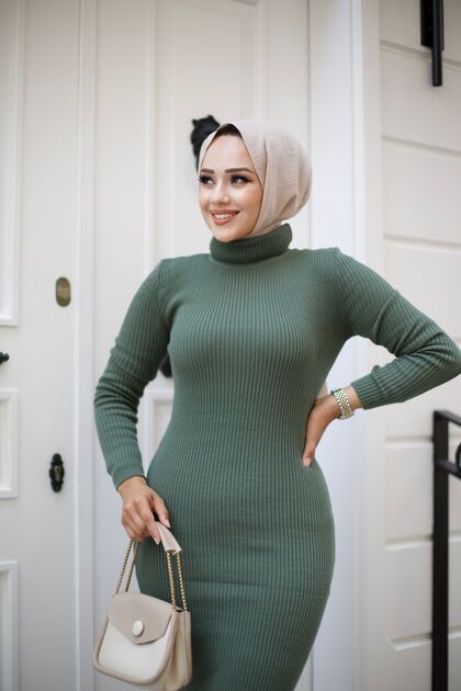 Kadın Elbise Tesettür Giyim Balıkçı Yaka ve Dar Kesim Triko Kalem Elbise