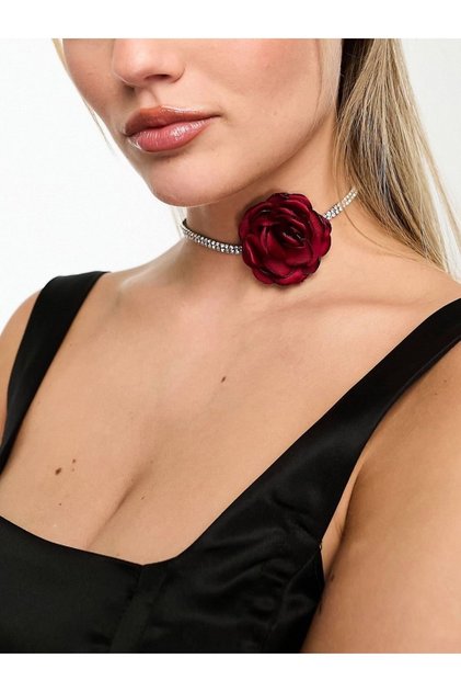 Design Straz Jewelled Flower Necklace