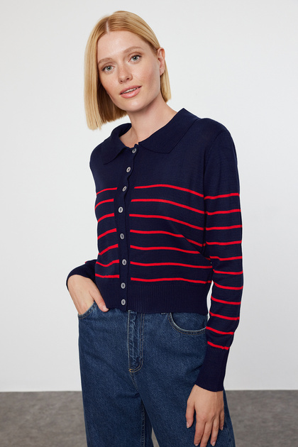 Marineblaue gestreifte Strickjacke mit Polokragen TWOAW22HI0241