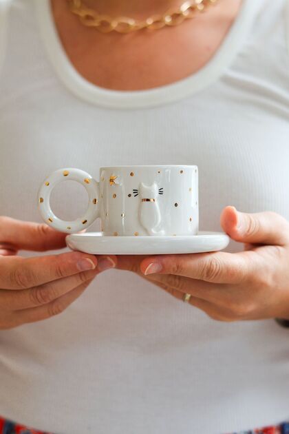 Cat Series White Cat Patterned Handmade 100ml Turkish Coffee Cup and Saucer with Gold Details