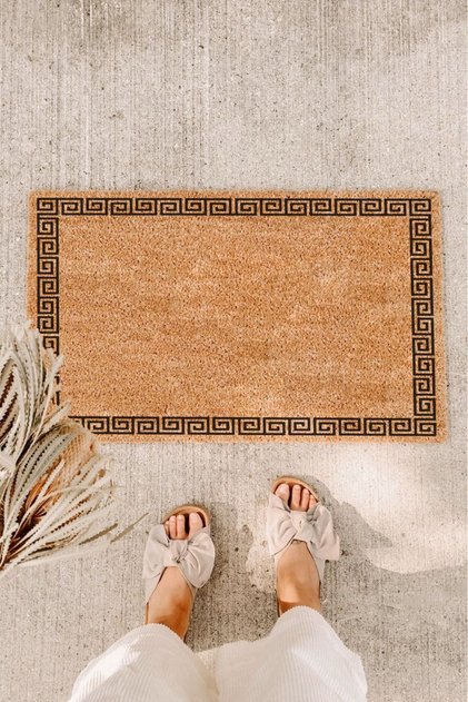 Patterned, text-free, framed coco door front mat